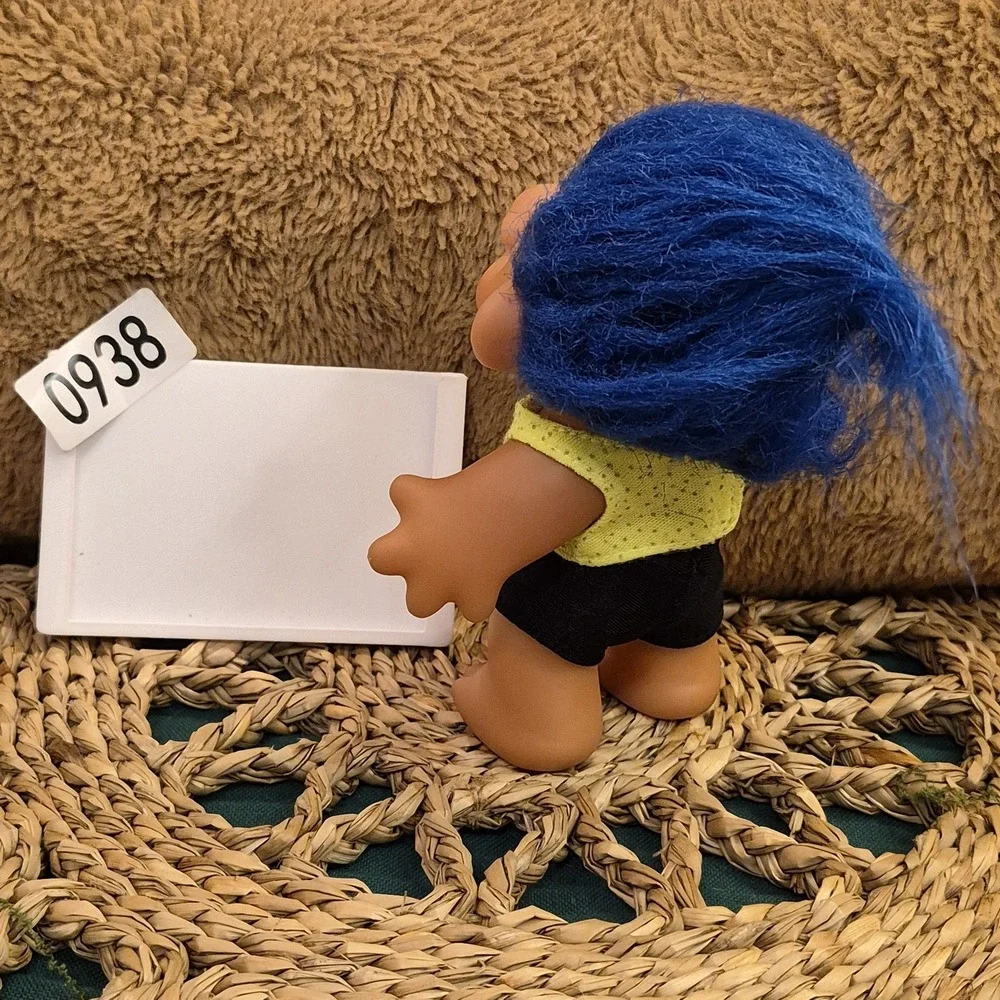 ✅2001 Playmates Totally Troll Susie S. Slim Series 2 Doll with Passport#️⃣0938